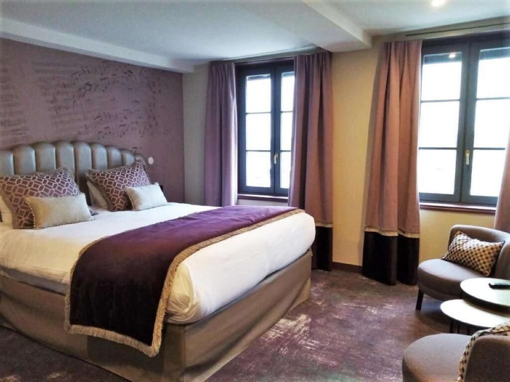 Minibar, in-room safe, individually decorated, individually furnished