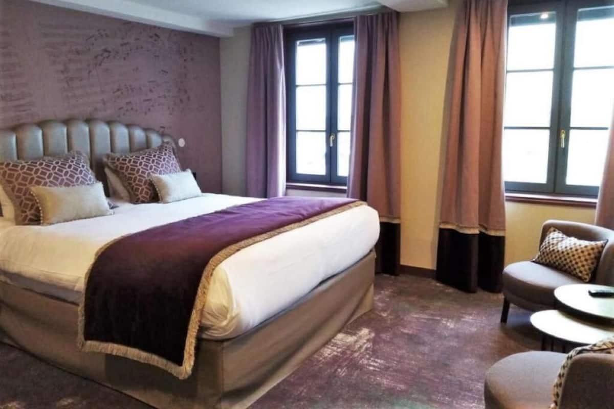 Minibar, in-room safe, individually decorated, individually furnished
