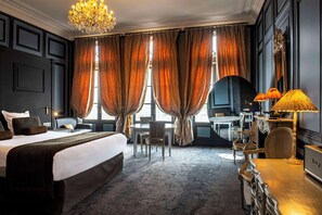 Sviitti, 1 keskisuuri parisänky, tupakointi kielletty, poreamme (Larger Room;with Sofabed) | 1 makuuhuone, minibaari, tallelokero huoneessa