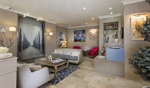 Coin salon dans le hall