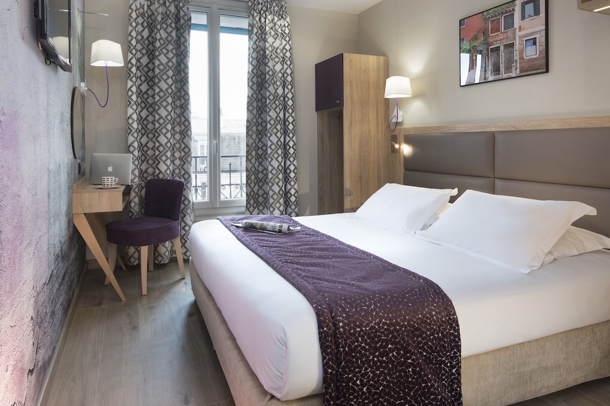 Ropa de cama de alta calidad y minibar