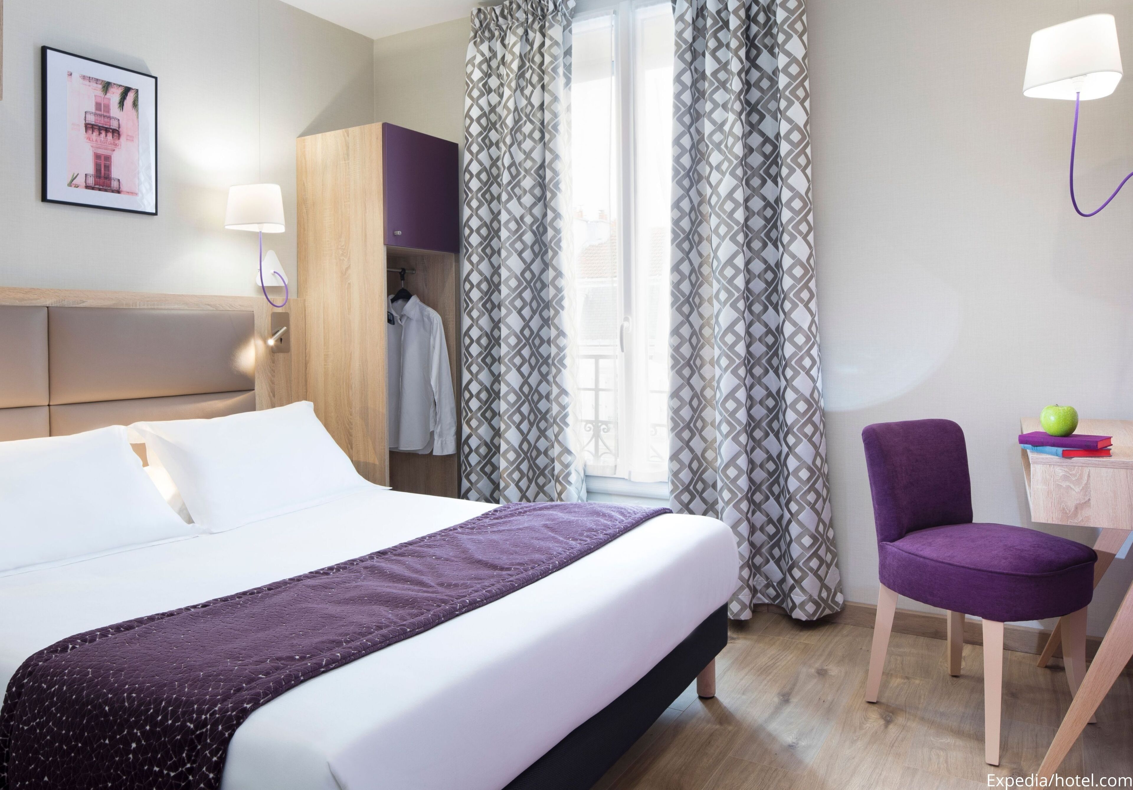 Phòng đôi Tiêu chuẩn | Bộ đồ giường cao cấp, minibar, két bảo mật tại phòng, bàn 