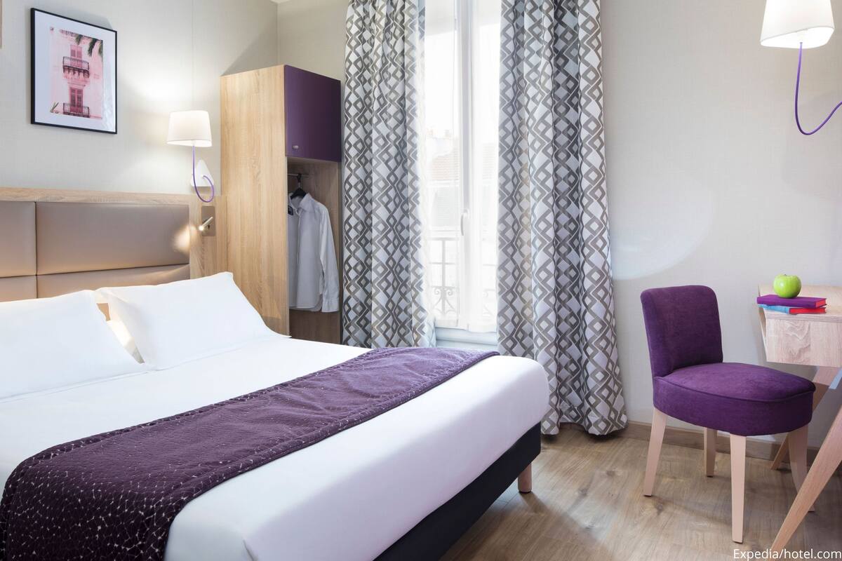 Habitación doble estándar | Ropa de cama de alta calidad y minibar