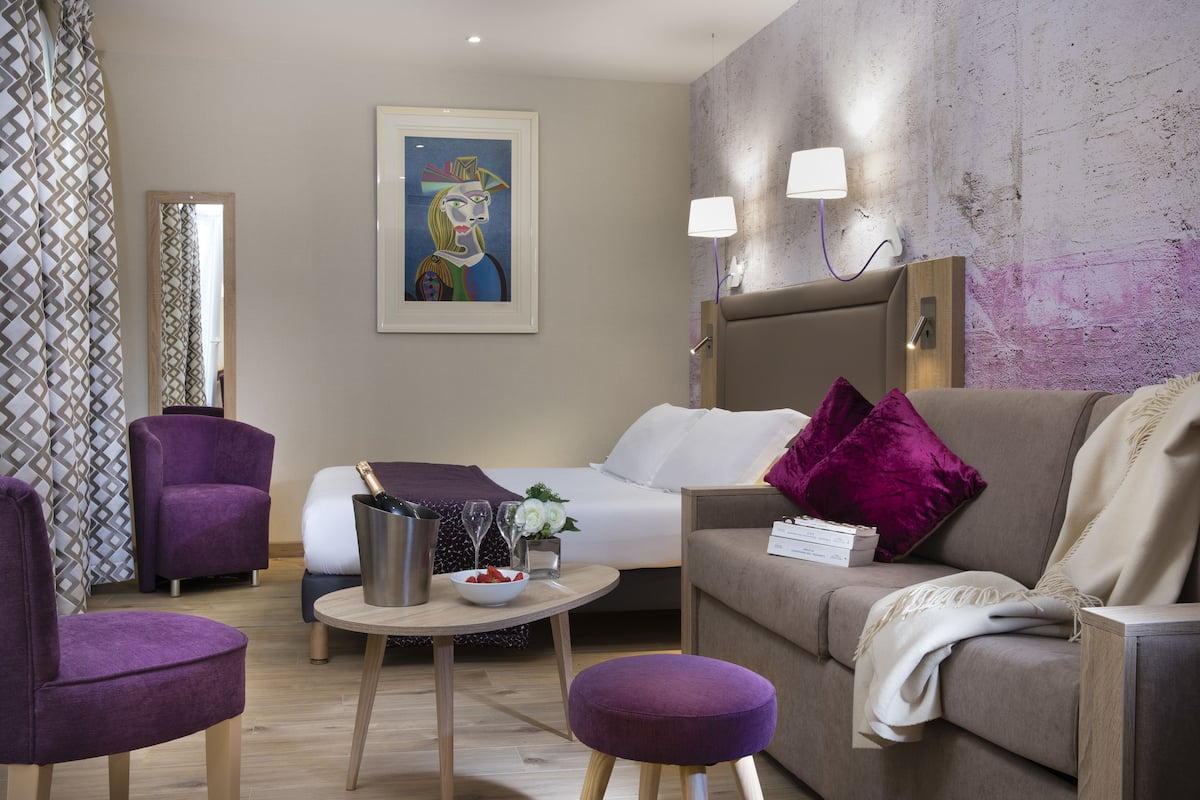Ropa de cama de alta calidad y minibar