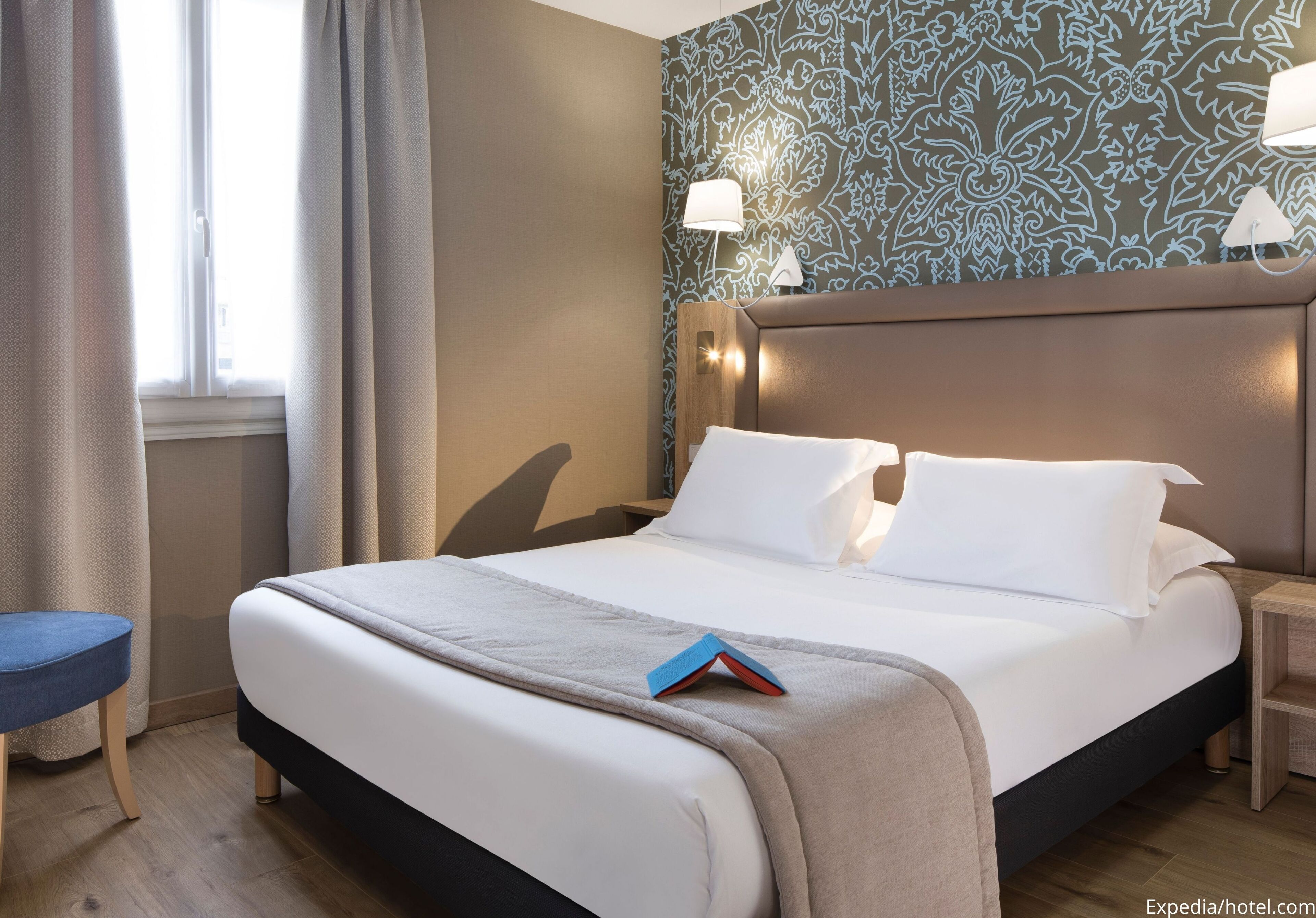 Phòng Suite Junior | Bộ đồ giường cao cấp, minibar, két bảo mật tại phòng, bàn 