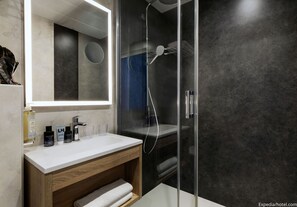 Shower, eco-friendly toiletries, hair dryer, towels - Hôtel Daumesnil - Vincennes (Vincennes)