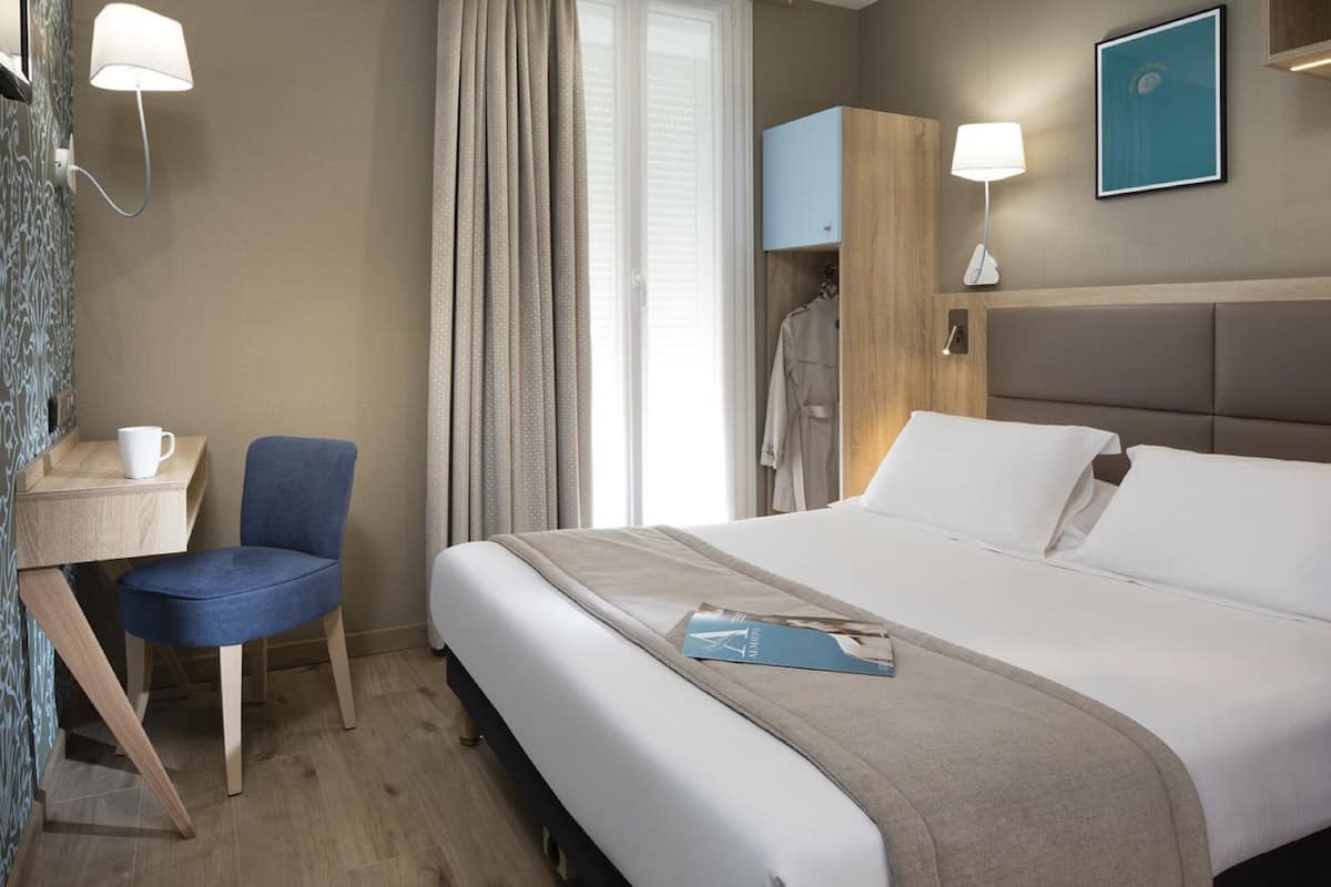 Ropa de cama de alta calidad y minibar