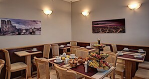Petit déjeuner continental servi tous les jours en supplément
