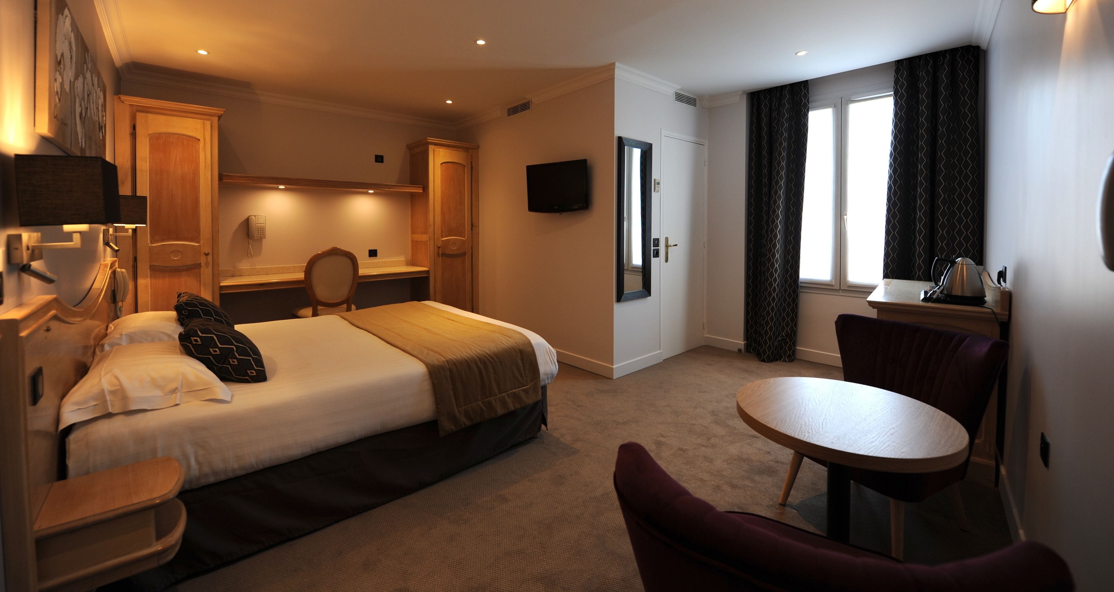 deluxe double room, 1 queen bed | premium bedding, in-room safe, desk, blackout curtains