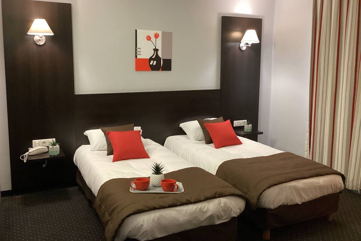 Double or Twin Room | Premium bedding, desk, soundproofing, cribs (free)