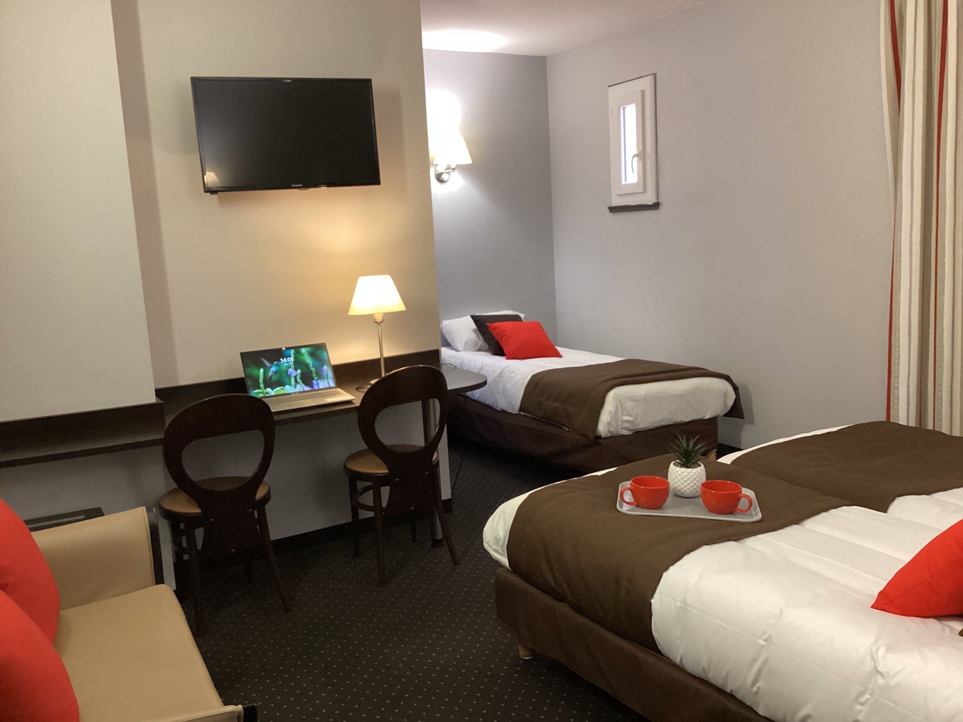 Habitación triple familiar (3 pax) | Ropa de cama de alta calidad, escritorio y insonorización 