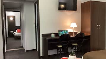 Family Suite, 2 Bedrooms (4 pax) | Premium bedding, desk, soundproofing, free cribs/infant beds