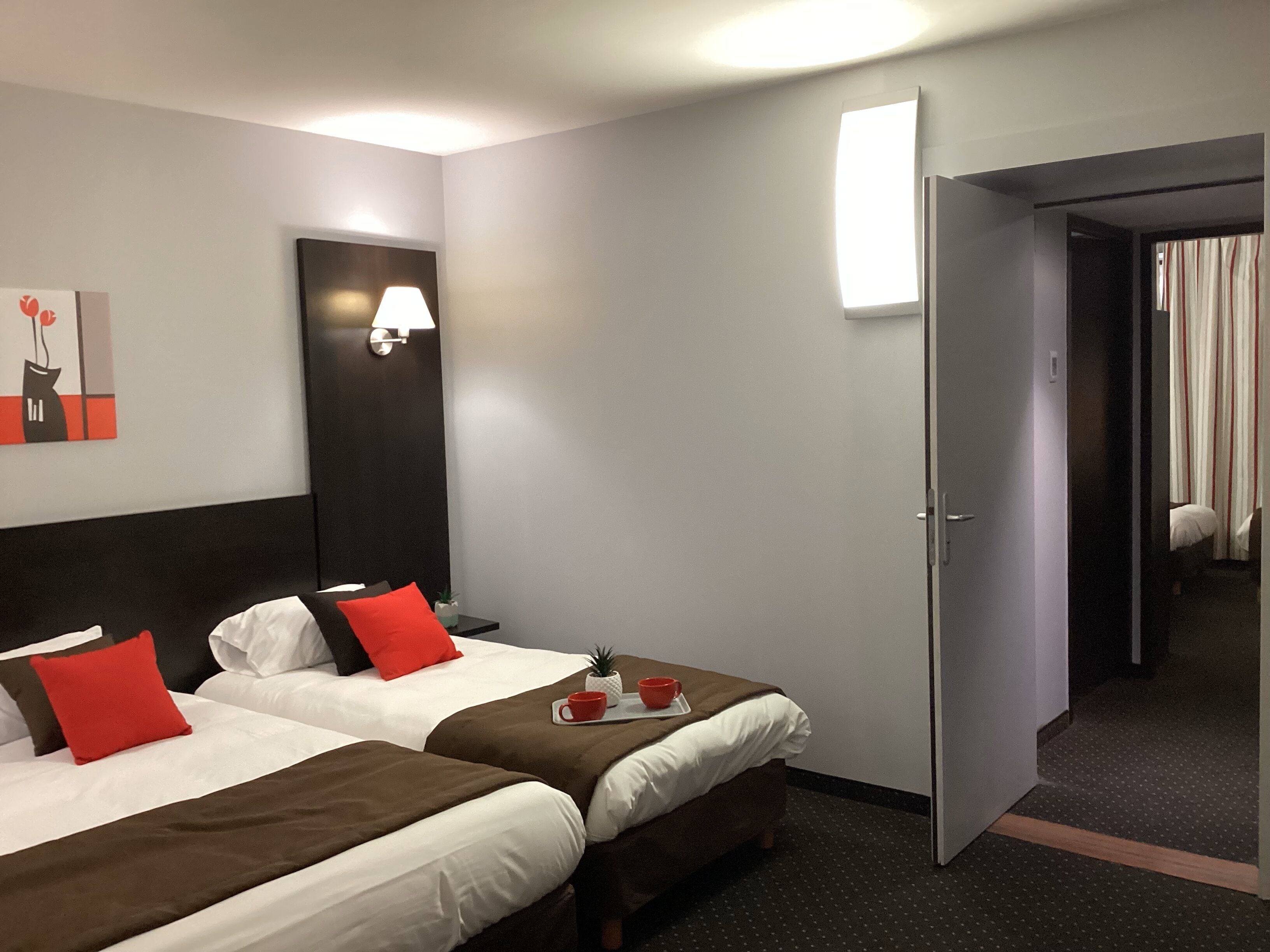 Suite familiar, 2 habitaciones (5 pax) | Ropa de cama de alta calidad, escritorio y insonorización 