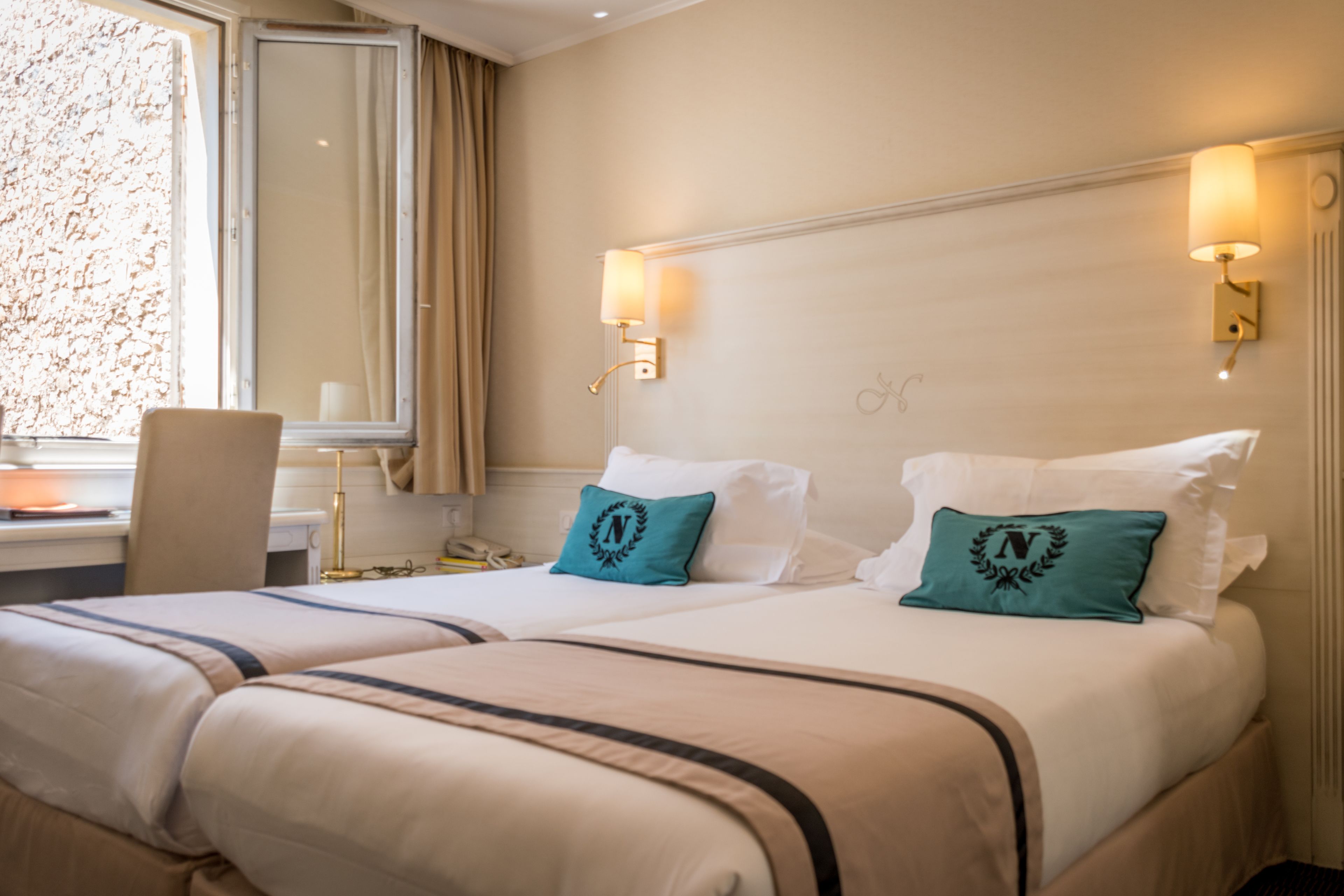 twin room | premium bedding, in-room safe, desk, laptop workspace