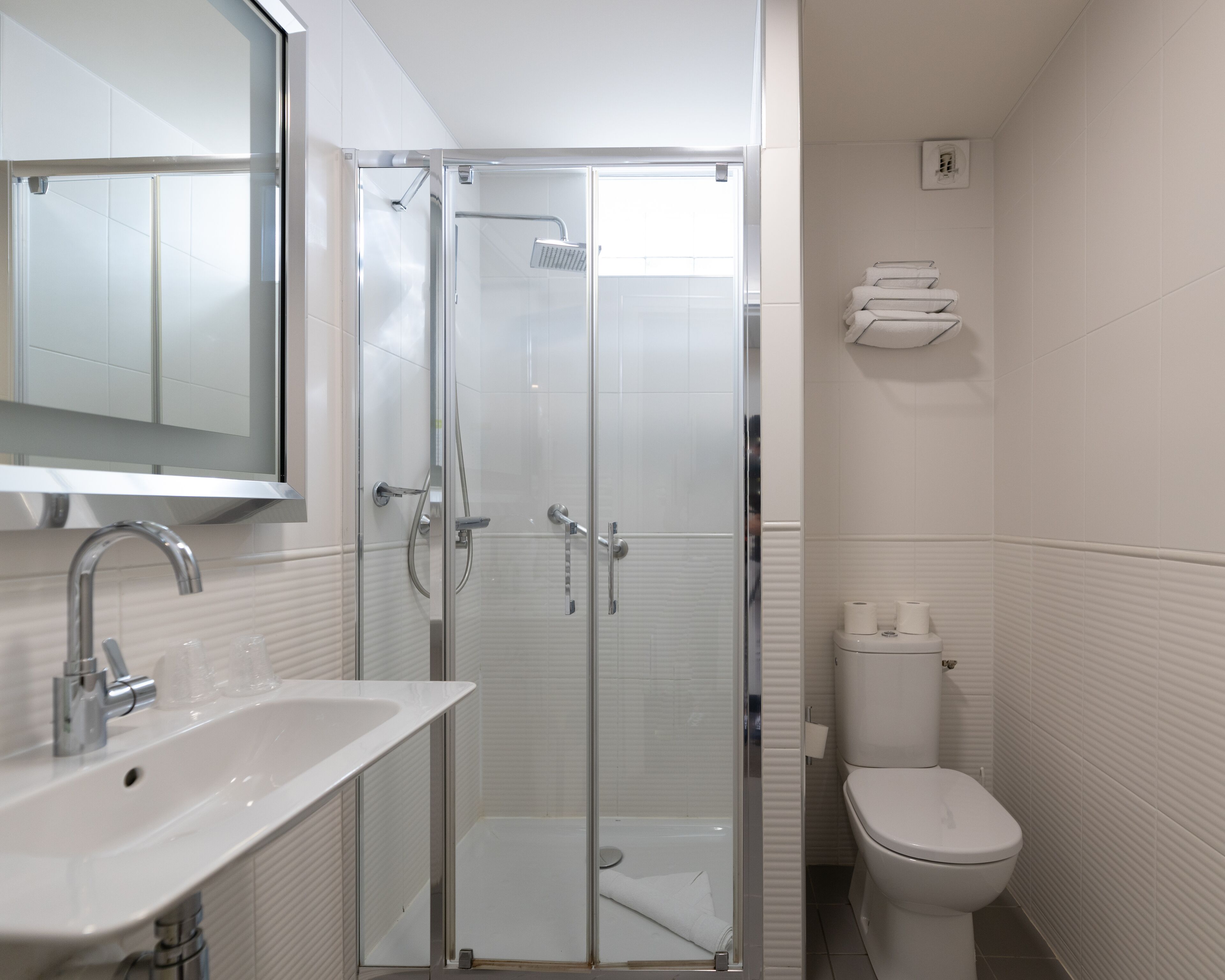 single room | bathroom | free toiletries, hair dryer, towels