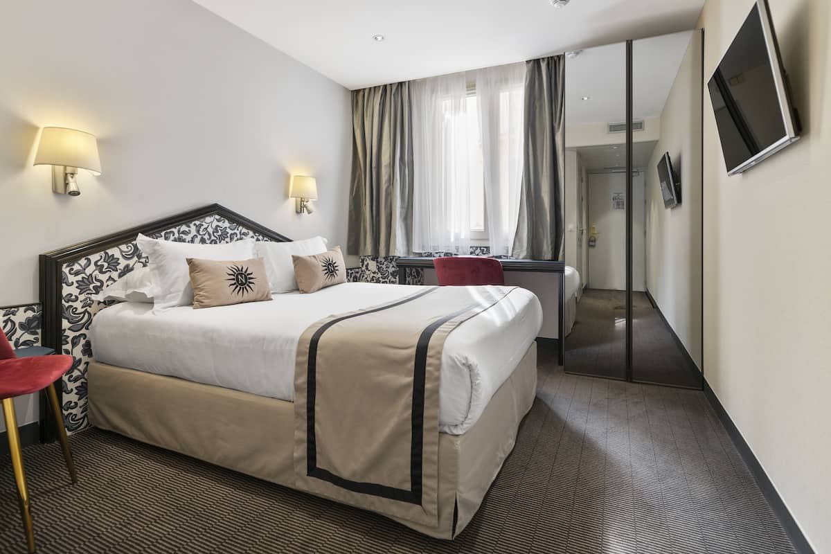 Camera Economy | Biancheria da letto di alta qualità, una cassaforte in camera