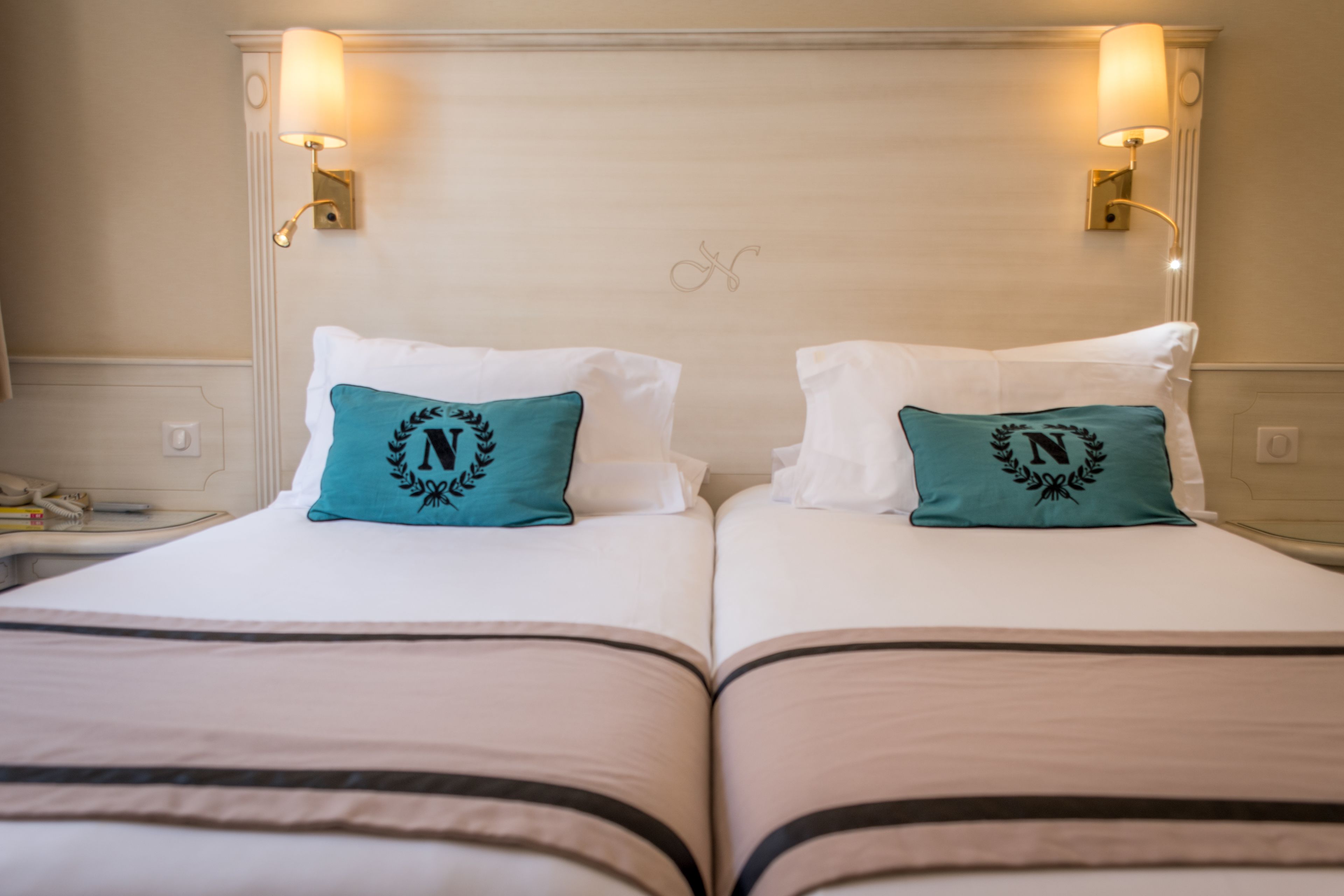 twin room | premium bedding, in-room safe, desk, laptop workspace