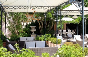 Poolside bar