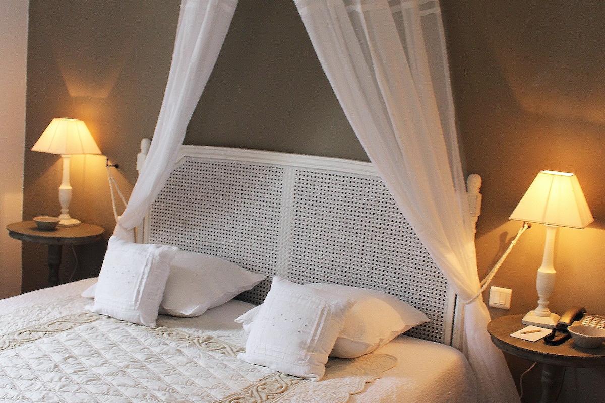 Chambre Double Classique | Literie de qualité supérieure, minibar, coffres-forts dans les chambres