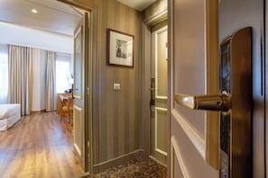 Habitació, habitacions connectades | Roba de llit d'alta qualitat, minibar i caixa forta a l'habitació
