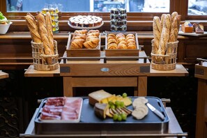 Daily buffet breakfast (EUR 22 per person)