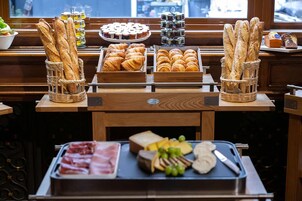Daily buffet breakfast (EUR 22 per person)