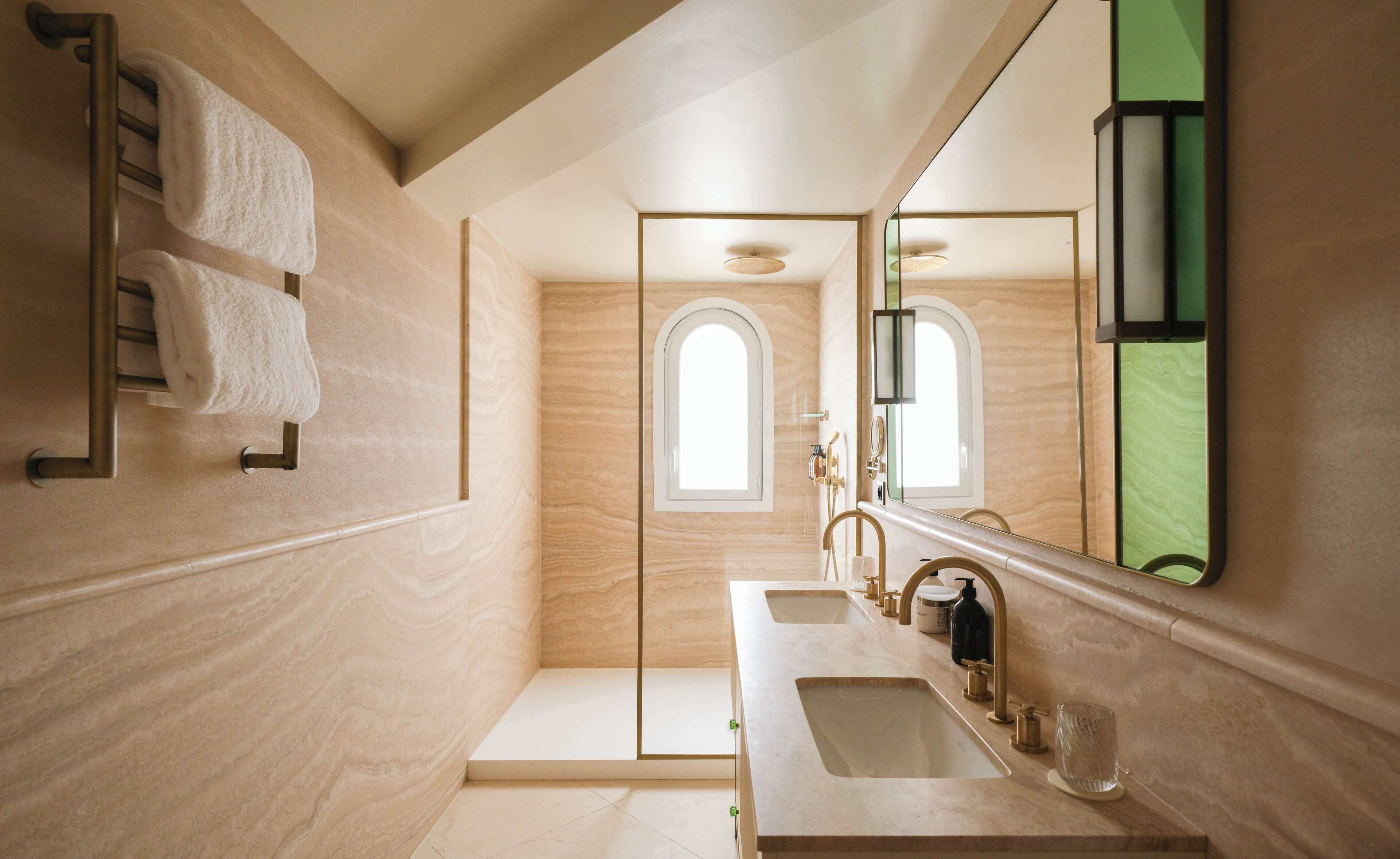 deluxe room | bathroom | free toiletries, hair dryer, bathrobes, slippers