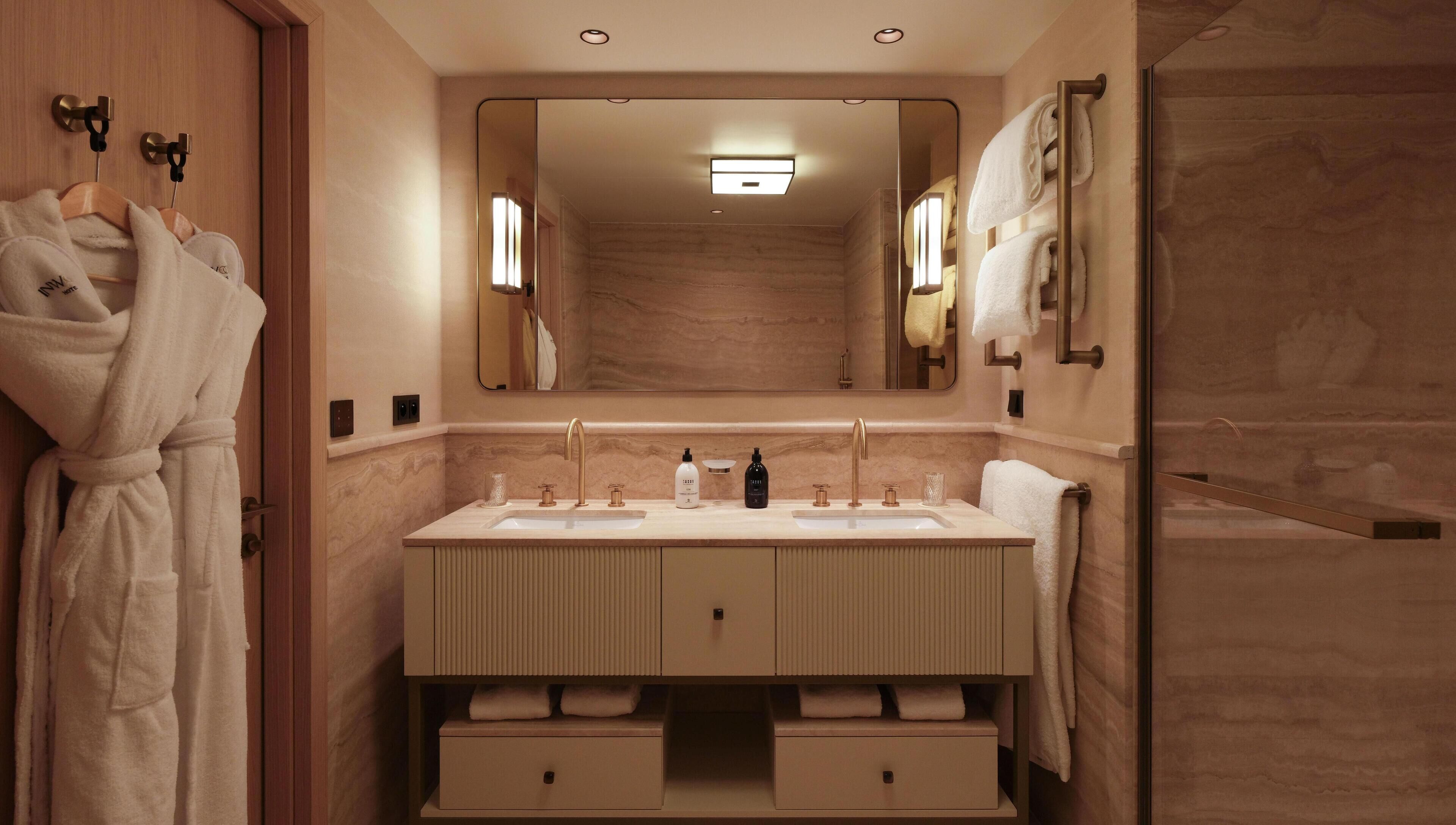 junior suite | bathroom | free toiletries, hair dryer, bathrobes, slippers