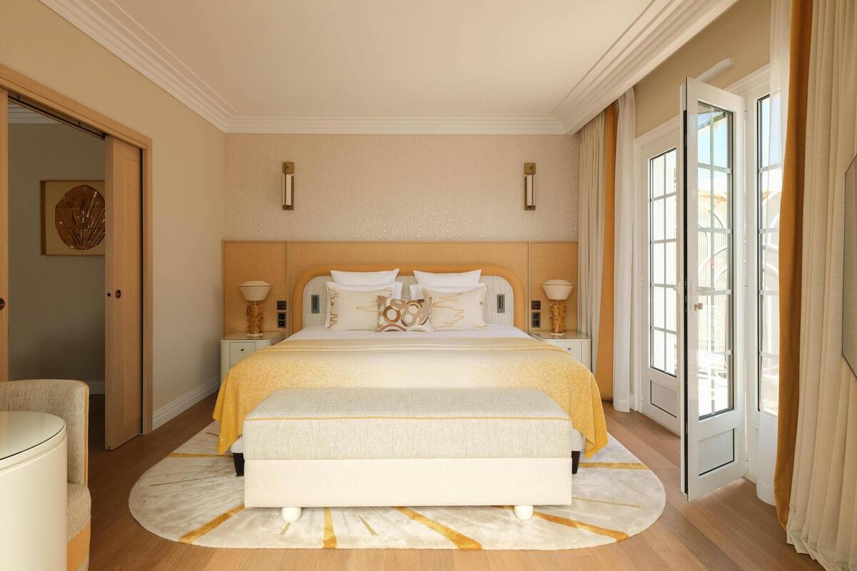 Suite, Terrace | Minibar, in-room safe, desk, blackout drapes