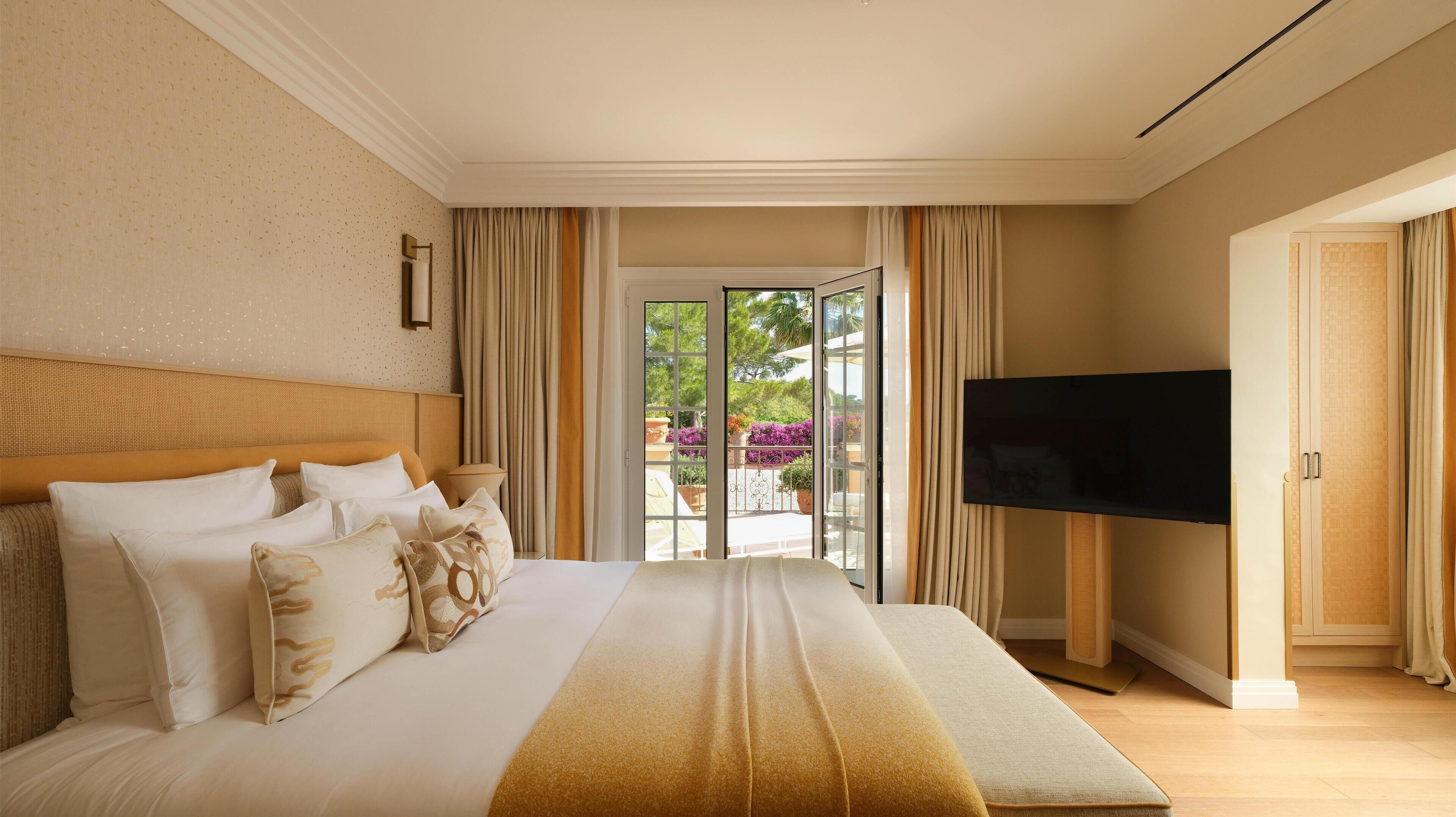 suite, terrace | 1 bedroom, minibar, in-room safe, desk