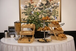 Kontinental frokost hver dag (EUR 9.50 per person)