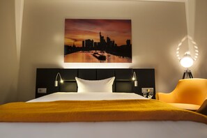 Comfort Single Room, Non Smoking, Courtyard View | Hypo-allergenic bedding, in-room safe, desk, laptop workspace - Turm Hotel (Frankfurt)