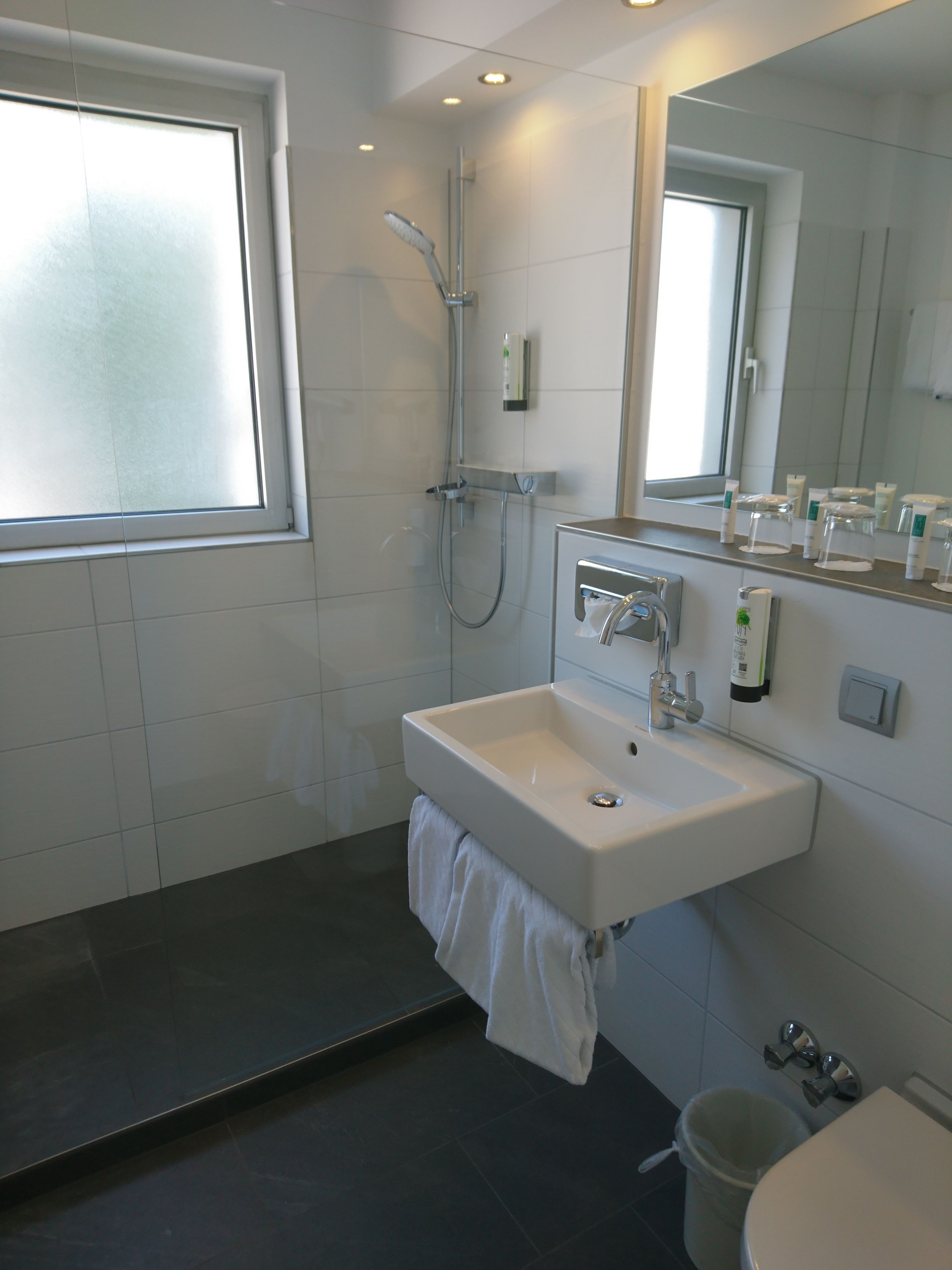 triple room (superior) | hypo-allergenic bedding, in-room safe, desk, laptop workspace