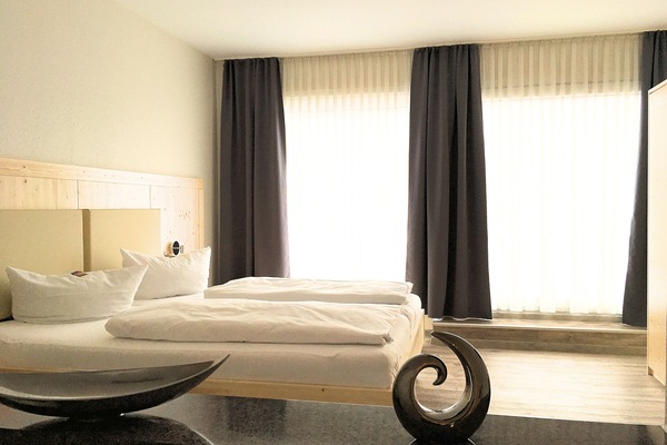 Escriptori, wifi gratuïta i roba de llit