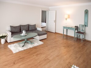 1 bedroom, desk, free WiFi, bed sheets