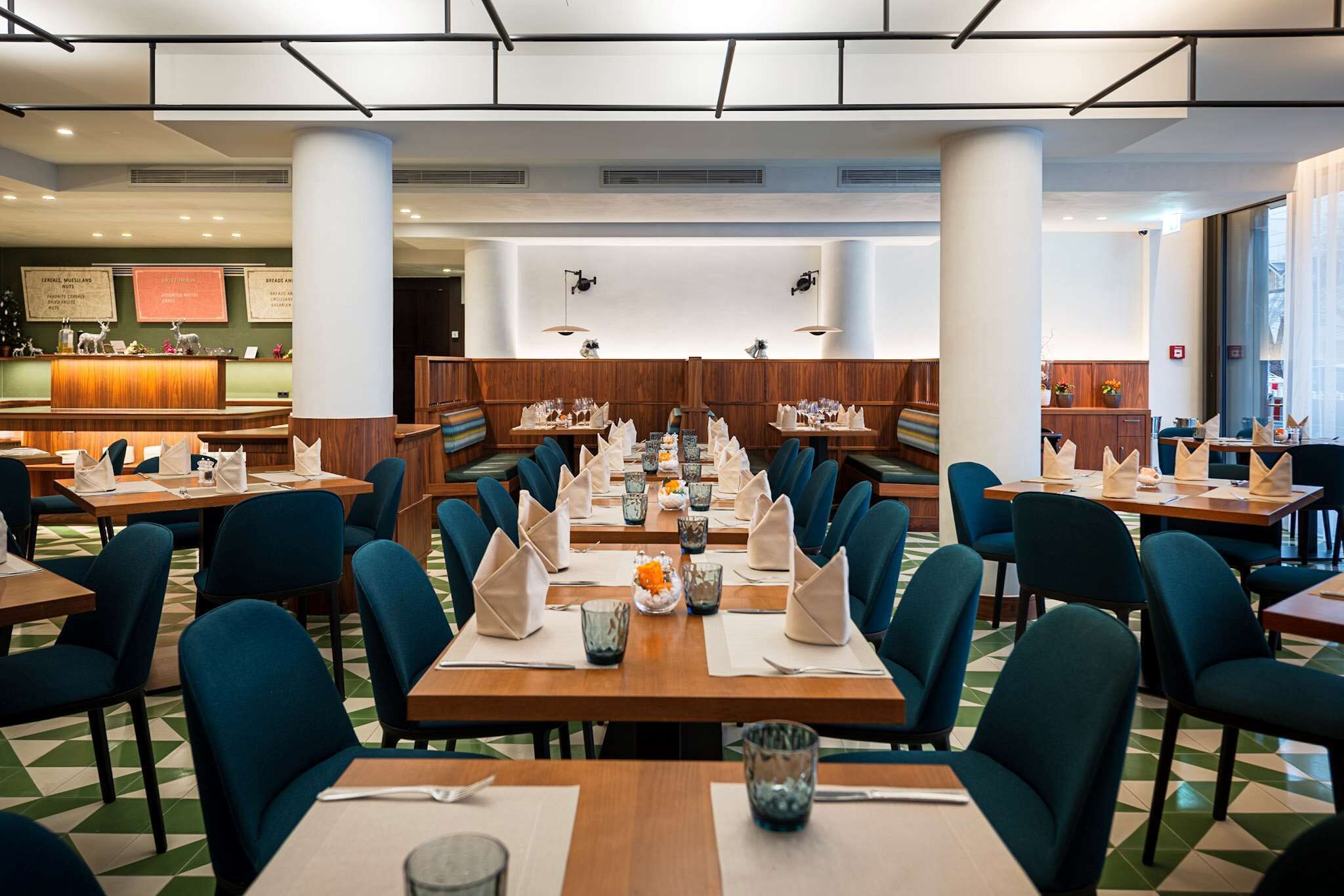 breakfast and dinner served, international cuisine