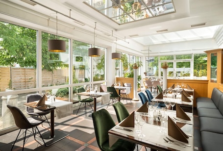 Restaurantes. QU Hotel, Trademark Collection by Wyndham