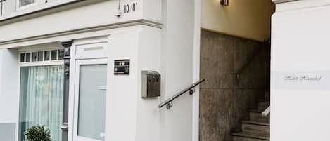 Entrée de l’hébergement