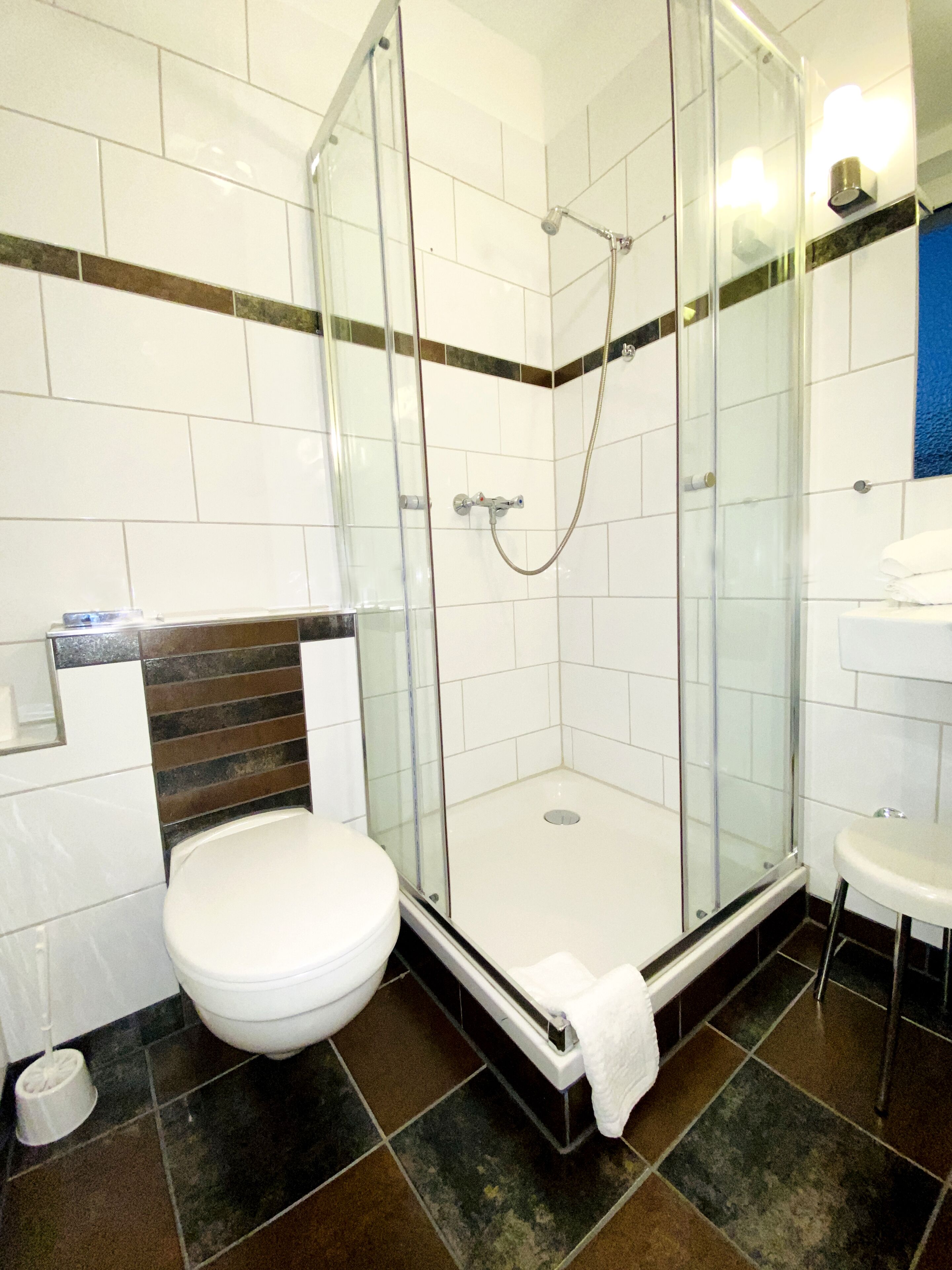triple room | bathroom | shower, free toiletries, hair dryer, towels