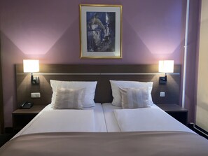 Double Room | In-room safe, desk, free WiFi, bed sheets