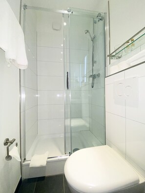 Free toiletries, hair dryer, towels - Hotel Hansehof (Hamburg)