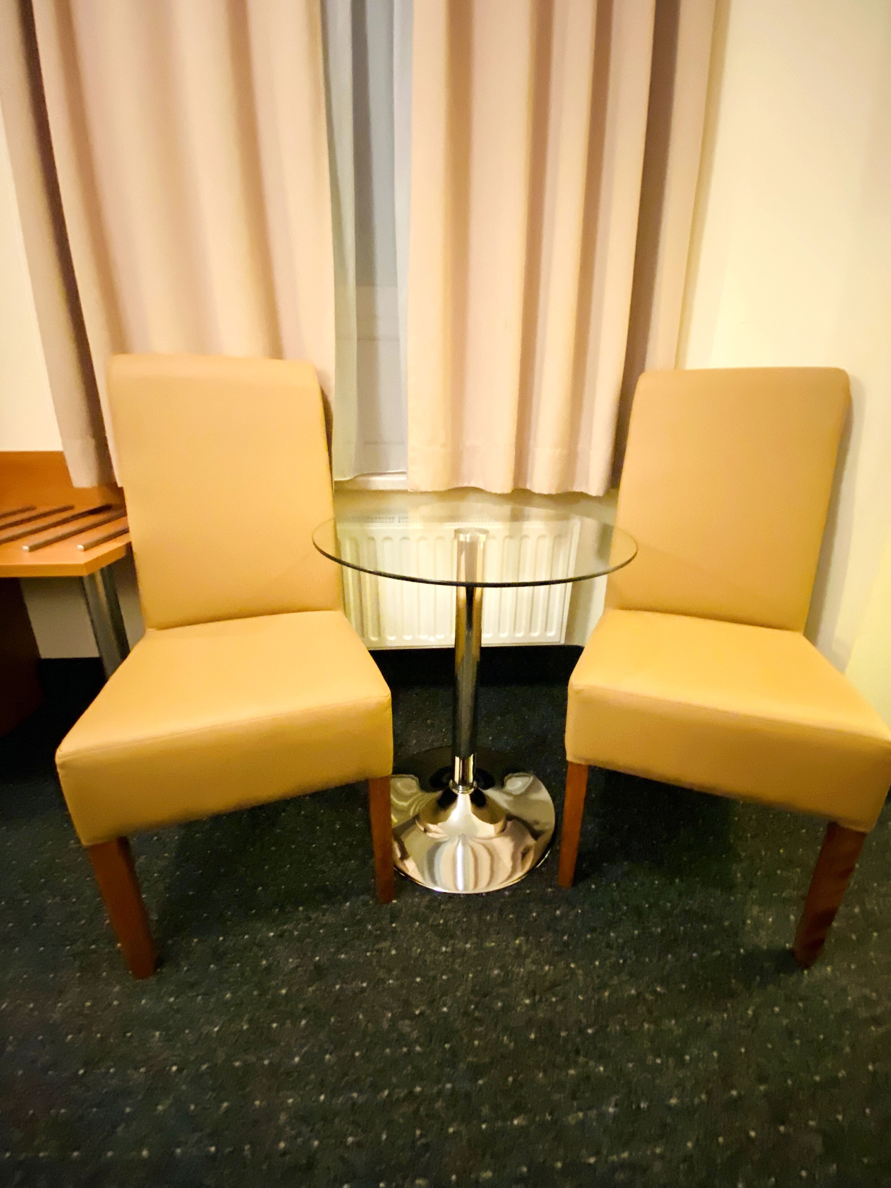 double room | living area | flat-screen tv