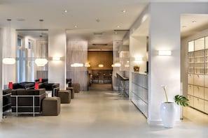 Coin salon dans le hall