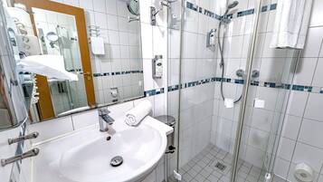 Einzelzimmer | Badezimmer | Dusche, Haartrockner, Handtücher, Seife