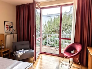 Doppelzimmer | Ropa de cama hipoalergénica y caja de seguridad en la habitación