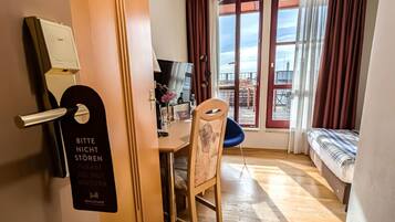 Single Room | Bathroom | Shower, hair dryer, towels, soap