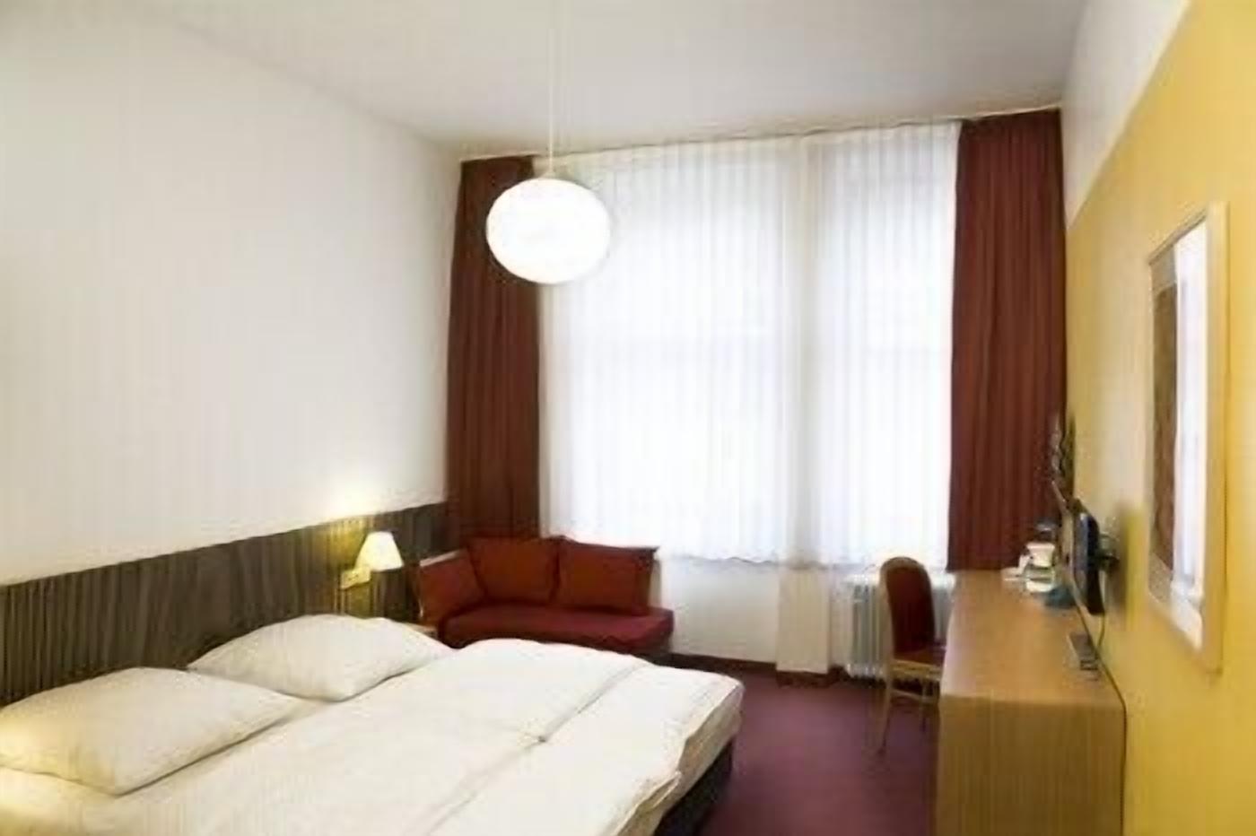 1 bedroom, minibar, individually decorated, individually furnished