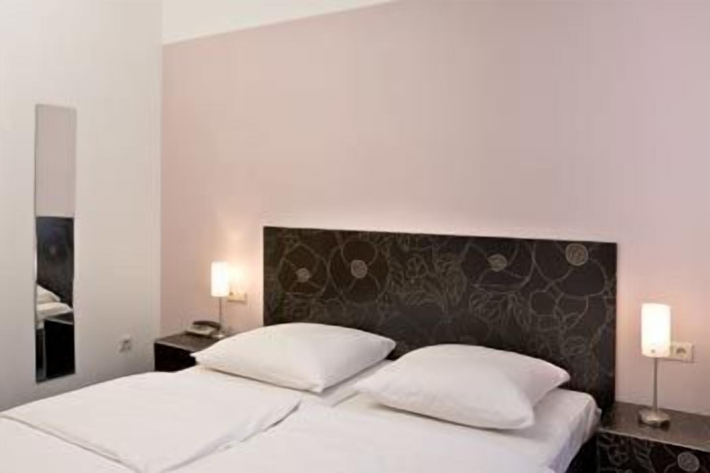 double room | 1 bedroom, minibar, individually decorated, individually furnished