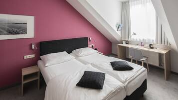 Minibar, decoració individual, mobiliari individual i escriptori