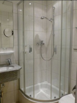 Badkamer met douche